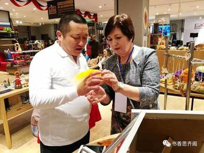 薪火相傳，巧手繪非遺——記哈爾濱市尚威志愿者協會文化志愿者分會參加“哈深哈”麥秸畫展示活動